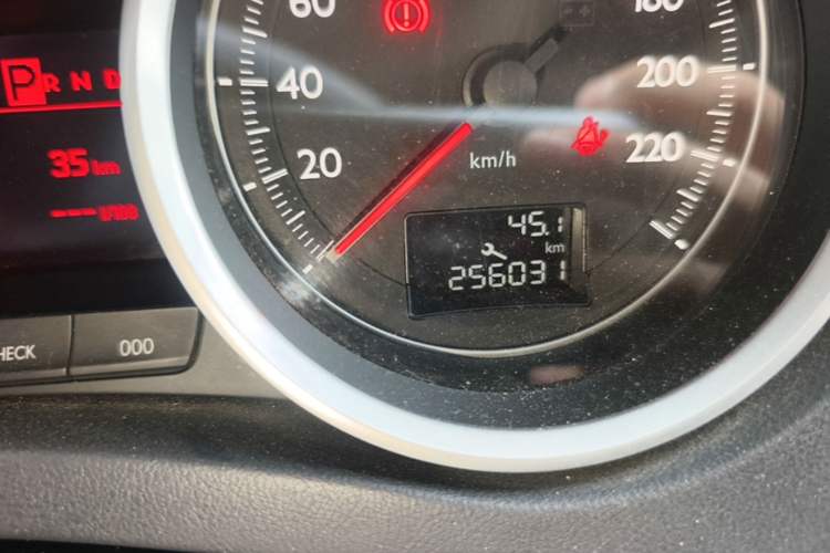 Used Peugeot 508 2015 2.0L Automatic Zhiyi Edition Odometer Close Up