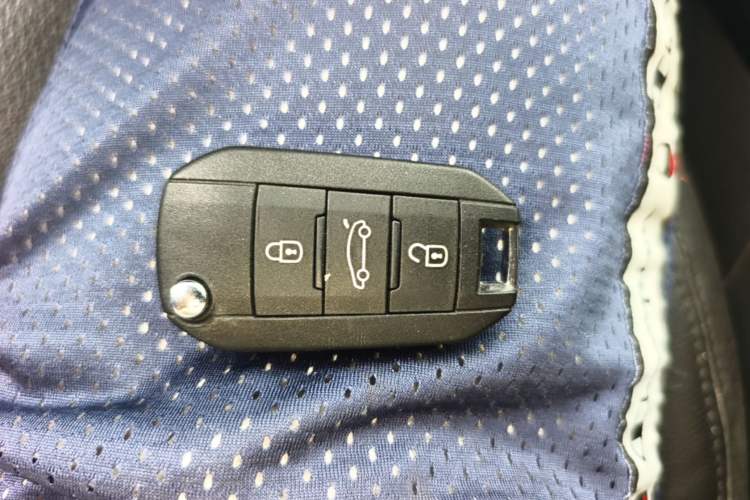 Used Peugeot 508 2015 2.0L Automatic Zhiyi Edition Vehicle Key