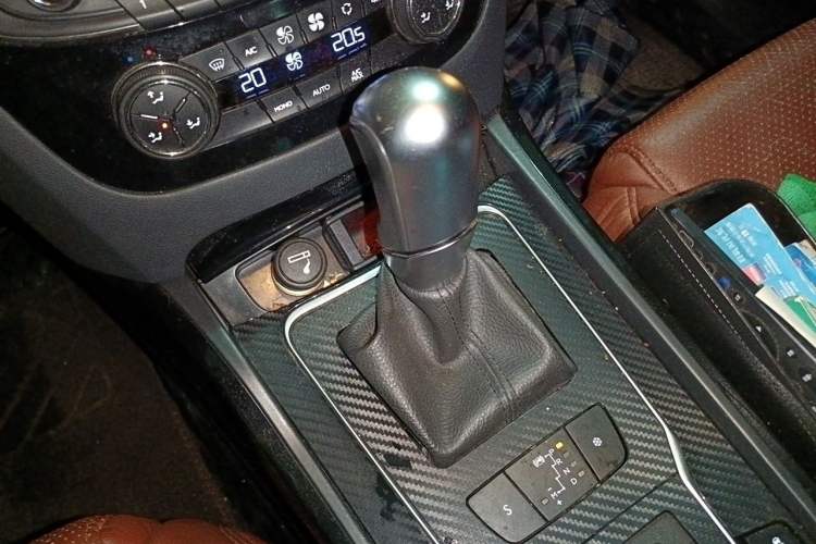 Used Peugeot 508 2015 2.0L Automatic ZhiZhen Edition Gear Lever