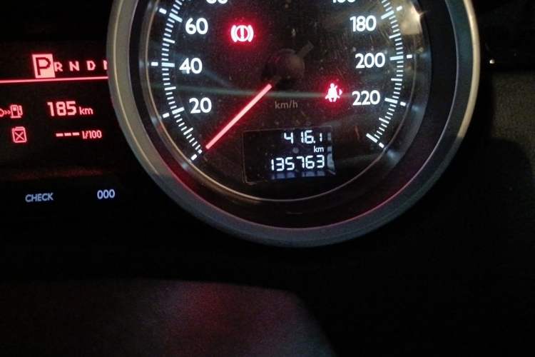Used Peugeot 508 2015 2.0L Automatic ZhiZhen Edition Odometer Close Up