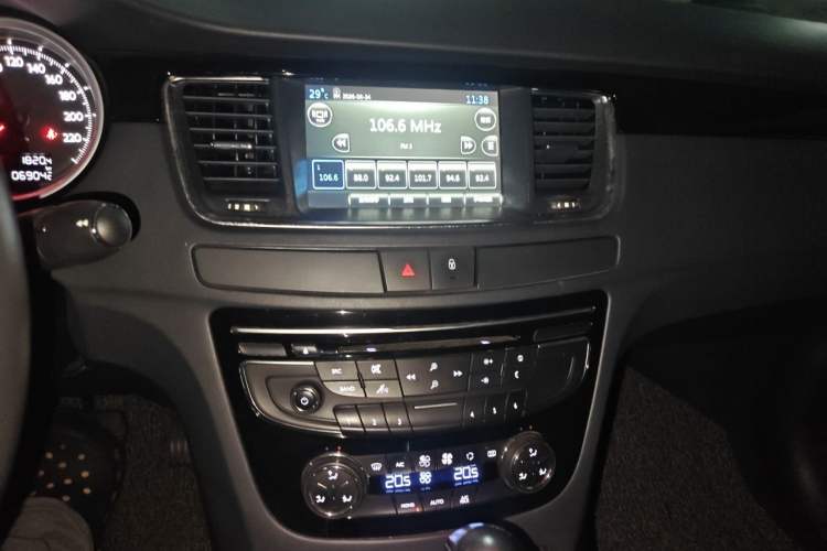 Used Peugeot 508 2015 1.8THP Automatic Prestige Edition Audio And AC Panel