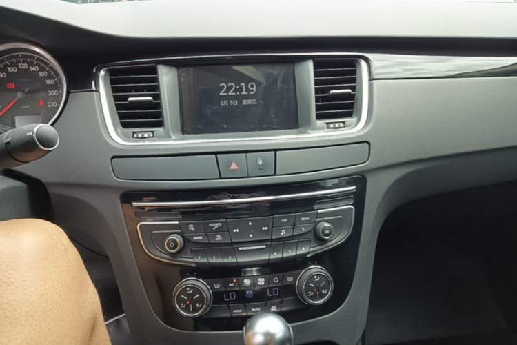 Used Peugeot 508 2015 1.6THP Automatic Prestige Edition Audio And AC Panel