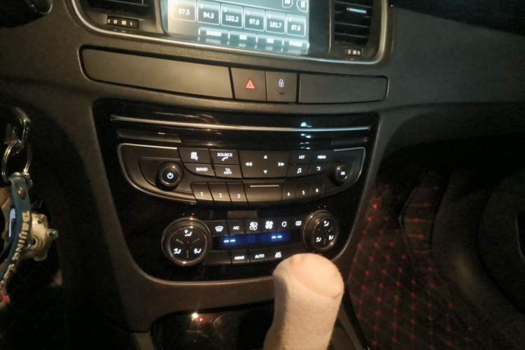 Used Peugeot 508 2015 2.0L Automatic ZhiZhen Edition Audio And AC Panel