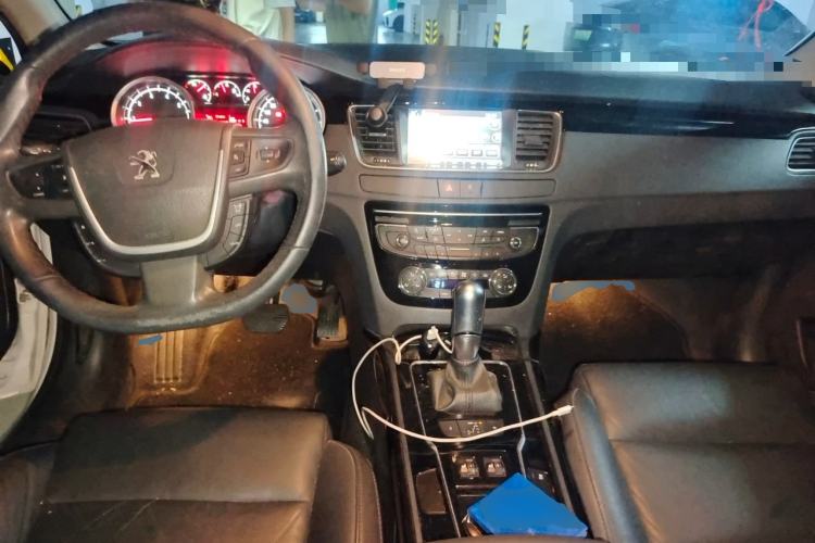 Used Peugeot 508 2015 1.6THP Automatic Prestige Edition Center Console