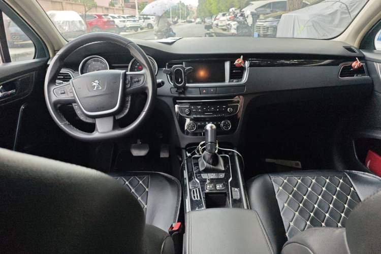 Used Peugeot 508 2015 1.6THP Automatic Prestige Edition Center Console