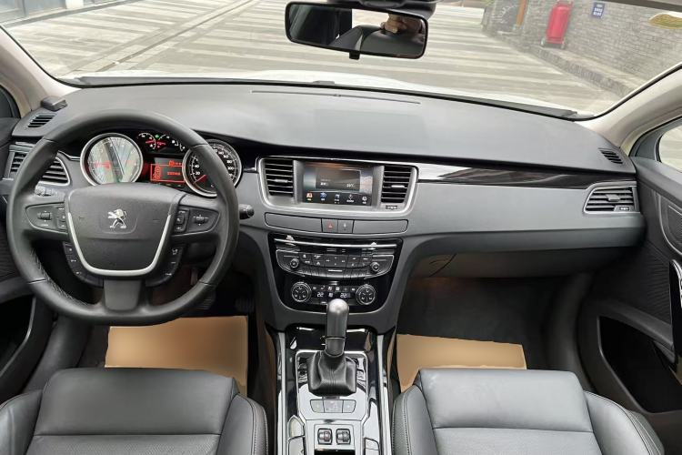 Used Peugeot 508 2015 1.6THP Automatic Prestige Edition Center Console