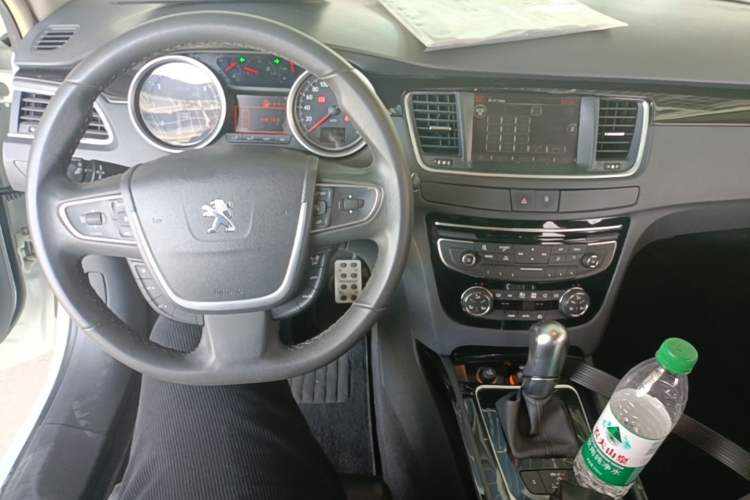 Used Peugeot 508 2015 1.6THP Automatic Prestige Edition Center Console