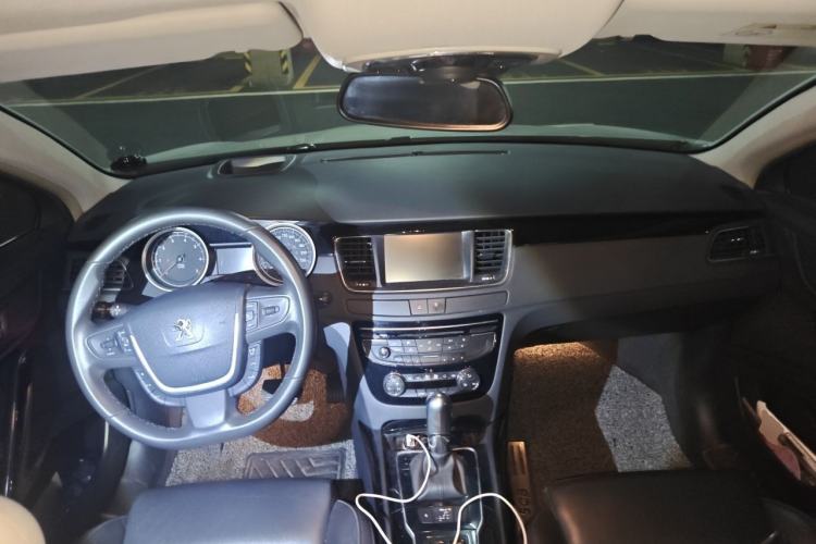 Used Peugeot 508 2015 1.8THP Automatic Prestige Edition Center Console