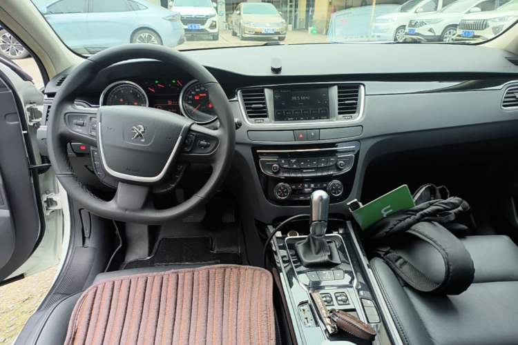 Used Peugeot 508 2015 1.6THP Automatic Prestige Edition Center Console