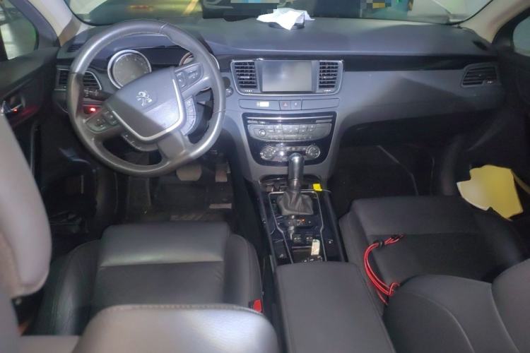 Used Peugeot 508 2015 1.8THP Automatic Prestige Edition Center Console