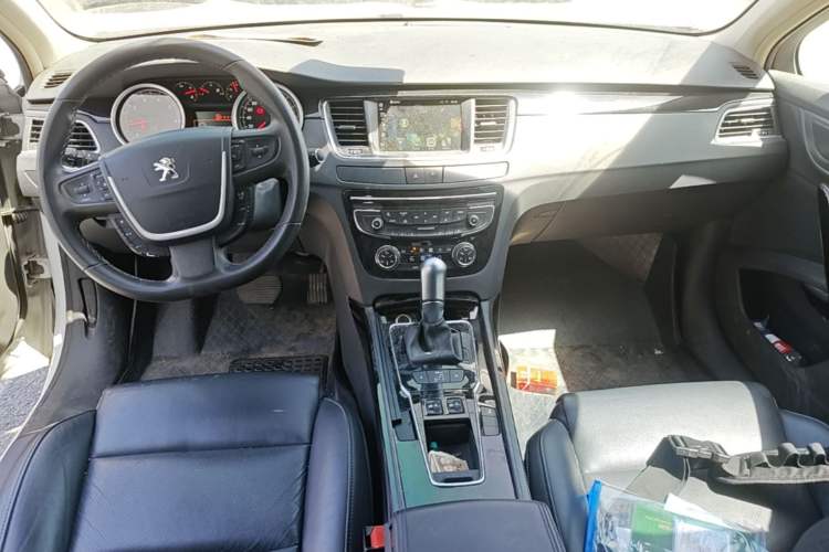 Used Peugeot 508 2015 1.6THP Automatic Prestige Edition Center Console