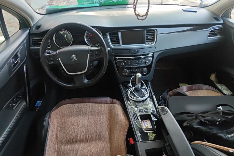Used Peugeot 508 2015 1.6THP Automatic Prestige Edition Center Console