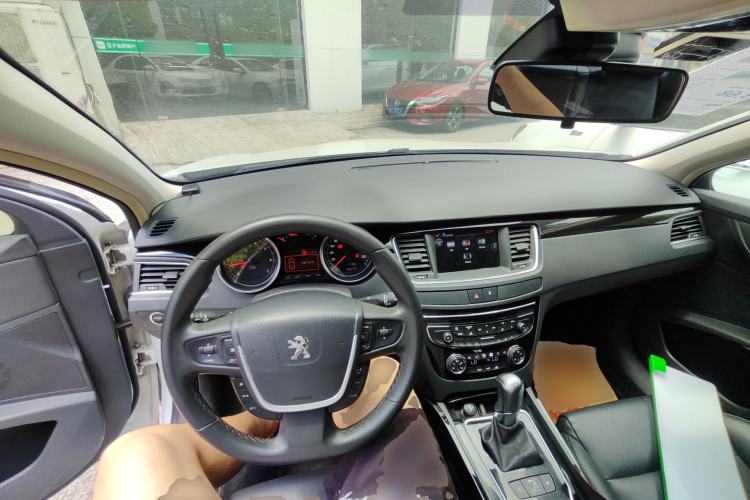 Used Peugeot 508 2015 1.6THP Automatic Prestige Edition Center Console