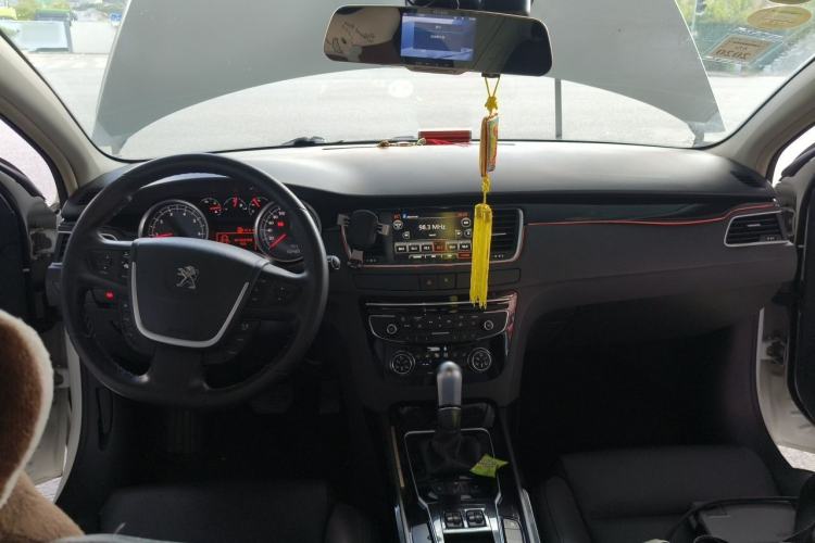 Used Peugeot 508 2015 1.6THP Automatic Prestige Edition Center Console