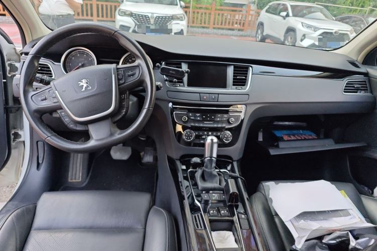 Used Peugeot 508 2015 1.6THP Automatic Prestige Edition Center Console