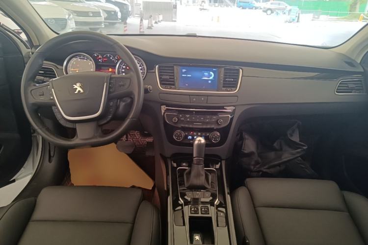 Used Peugeot 508 2015 1.6THP Automatic Prestige Edition Center Console