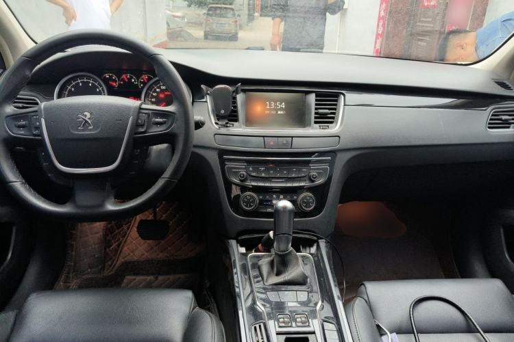 Used Peugeot 508 2015 1.6THP Automatic Prestige Edition Center Console