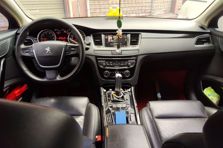 Used Peugeot 508 2015 1.6THP Automatic Prestige Edition Center Console