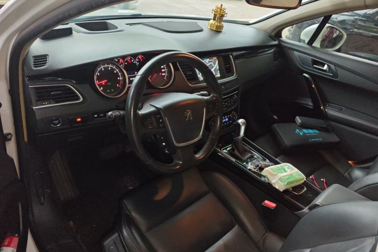 Used Peugeot 508 2015 1.8THP Automatic Flagship Edition Center Console