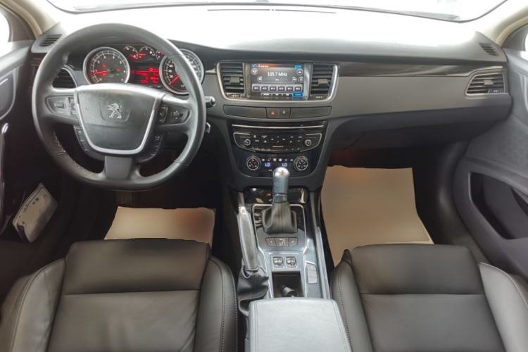 Used Peugeot 508 2015 2.0L Automatic ZhiZhen Edition Center Console