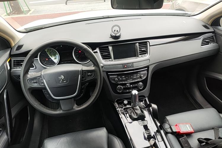 Used Peugeot 508 2015 1.6THP Automatic Prestige Edition Center Console