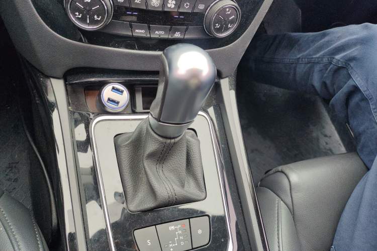 Used Peugeot 508 2015 1.6THP Automatic Zhiiyi Edition Gear Lever