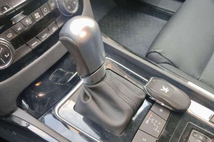 Used Peugeot 508 2015 1.6THP Automatic Prestige Edition Gear Lever