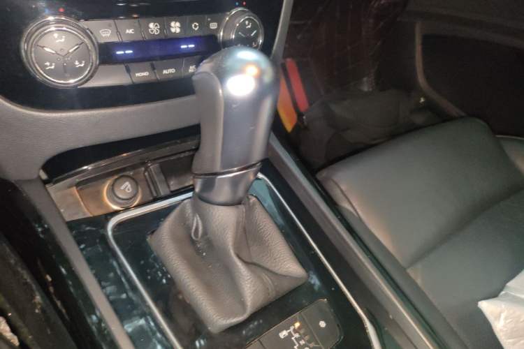 Used Peugeot 508 2015 1.6THP Automatic Prestige Edition Gear Lever