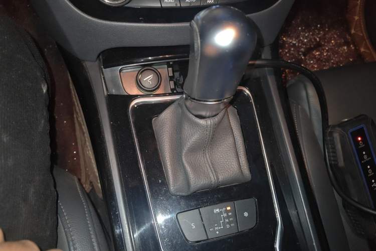 Used Peugeot 508 2015 1.6THP Automatic Prestige Edition Gear Lever