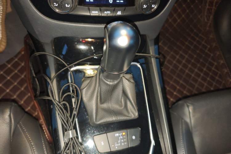 Used Peugeot 508 2015 1.6THP Automatic Prestige Edition Gear Lever