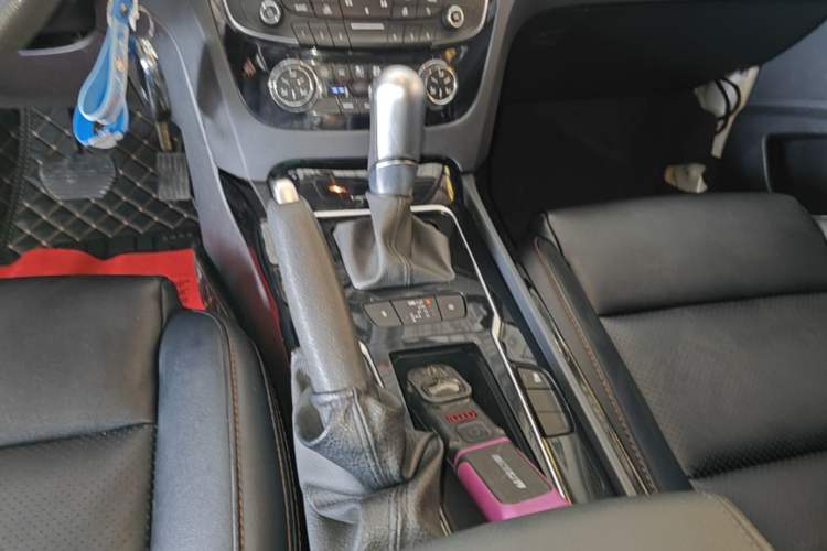 Used Peugeot 508 2015 2.0L Automatic Zhiyi Edition Gear Lever