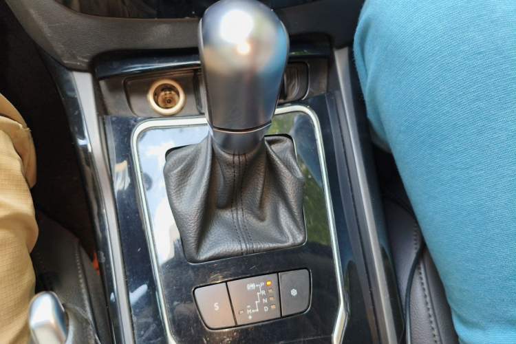 Used Peugeot 508 2015 2.0L Automatic ZhiZhen Edition Gear Lever