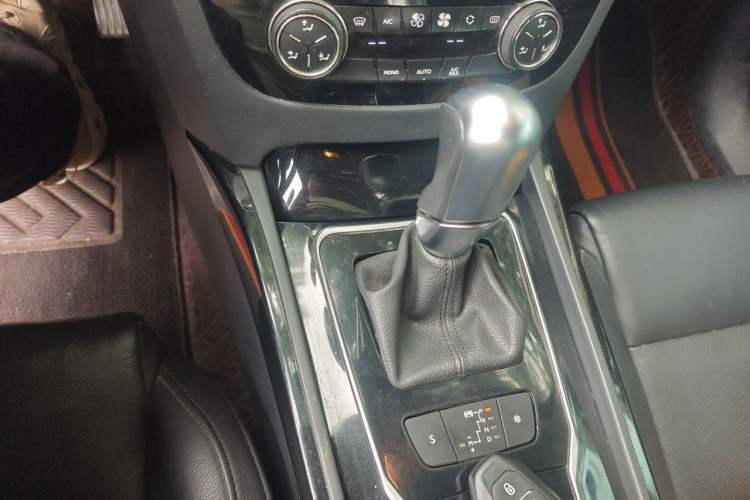 Used Peugeot 508 2015 1.6THP Automatic Prestige Edition Gear Lever