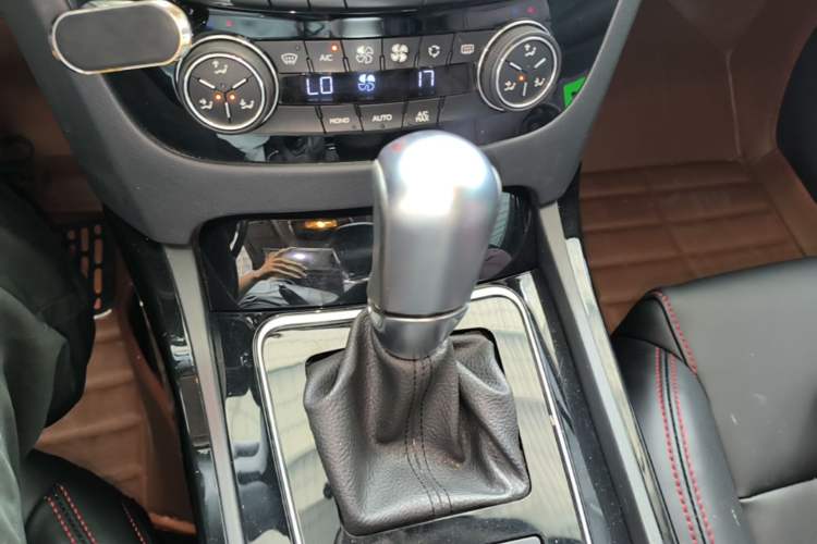 Used Peugeot 508 2015 2.0L Automatic Zhiyi Edition Gear Lever