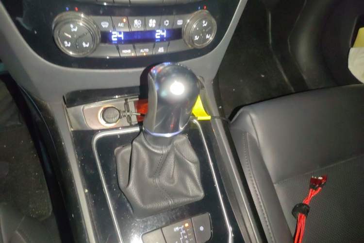 Used Peugeot 508 2015 1.8THP Automatic Prestige Edition Gear Lever