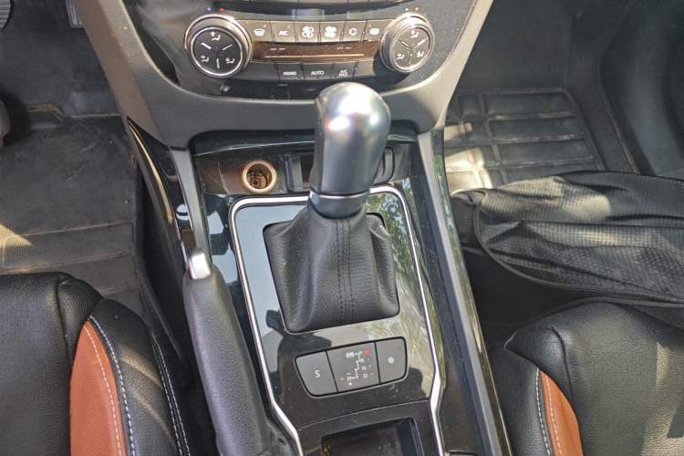 Used Peugeot 508 2015 2.0L Automatic Zhiyi Edition Gear Lever