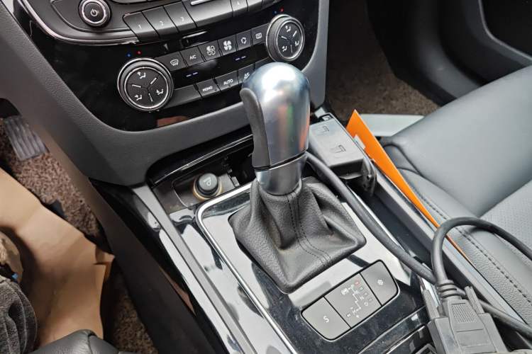 Used Peugeot 508 2015 1.6THP Automatic Prestige Edition Gear Lever