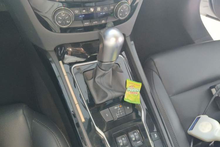 Used Peugeot 508 2015 1.6THP Automatic Prestige Edition Gear Lever