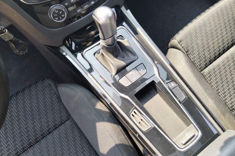 Used Peugeot 508 2015 1.6THP Automatic Zhiiyi Edition Gear Lever