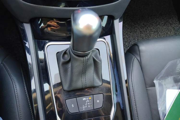 Used Peugeot 508 2015 1.6THP Automatic Prestige Edition Gear Lever