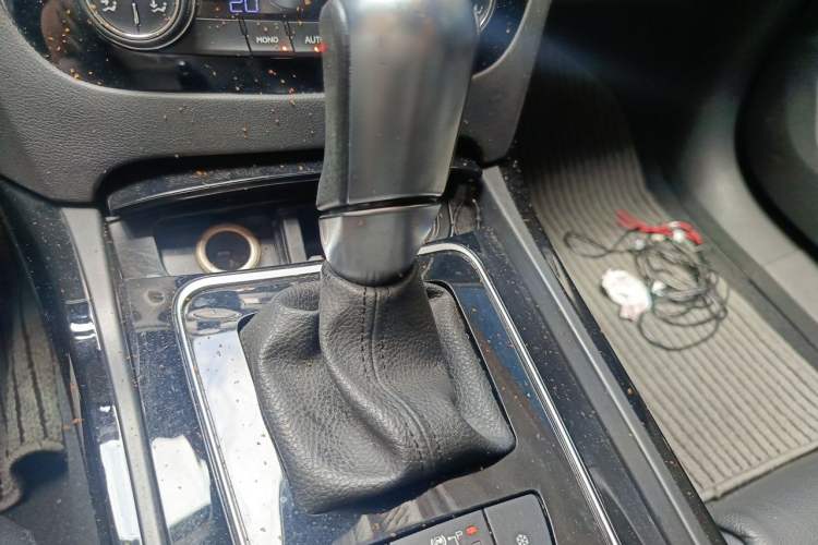 Used Peugeot 508 2015 2.0L Automatic ZhiZhen Edition Gear Lever