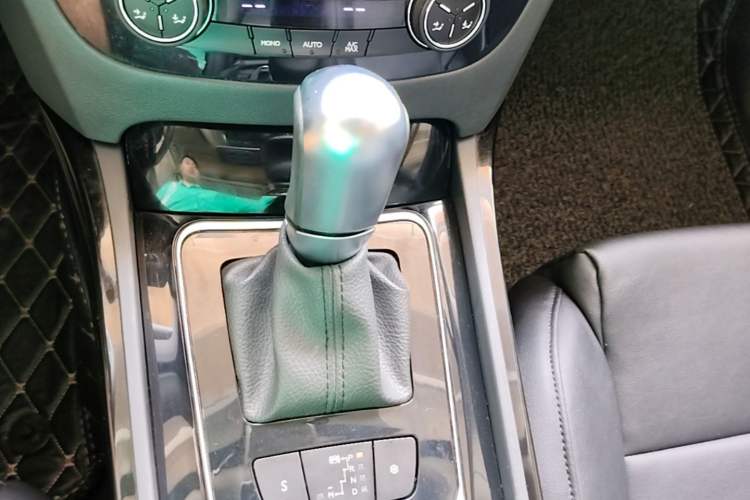 Used Peugeot 508 2015 1.6THP Automatic Zhiiyi Edition Gear Lever