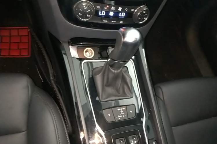 Used Peugeot 508 2015 1.6THP Automatic Prestige Edition Gear Lever