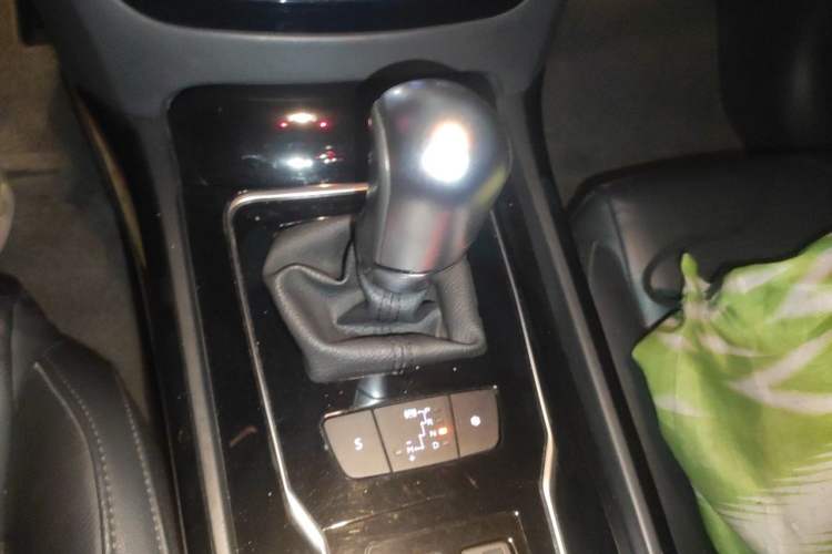Used Peugeot 508 2015 1.6THP Automatic Prestige Edition Gear Lever