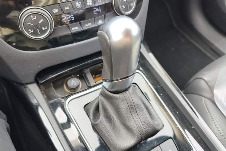 Used Peugeot 508 2015 1.6THP Automatic Prestige Edition Gear Lever