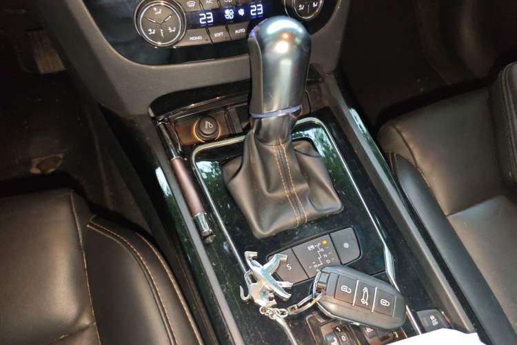 Used Peugeot 508 2015 1.8THP Automatic Flagship Edition Gear Lever