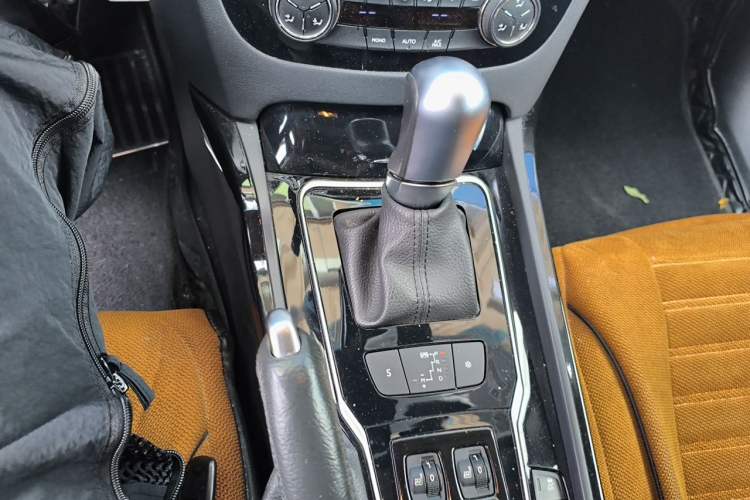 Used Peugeot 508 2015 2.0L Automatic ZhiZhen Edition Gear Lever