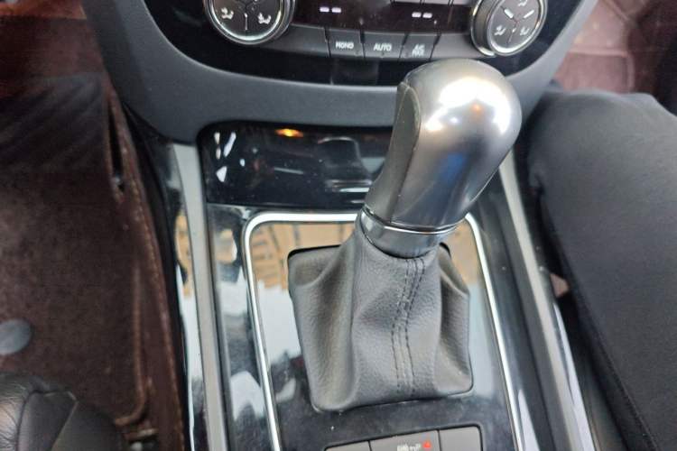 Used Peugeot 508 2015 1.8THP Automatic Prestige Edition Gear Lever
