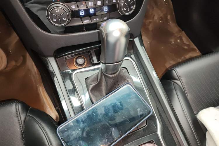 Used Peugeot 508 2015 1.6THP Automatic Zhiiyi Edition Gear Lever