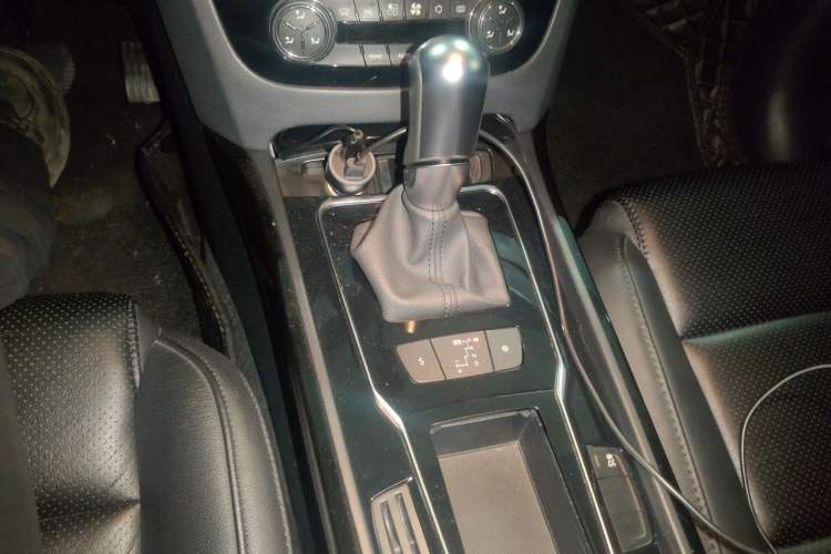 Used Peugeot 508 2015 1.6THP Automatic Zhiiyi Edition Gear Lever